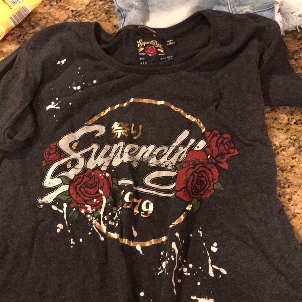 Women’s size 6 Superdry grey tee shirt